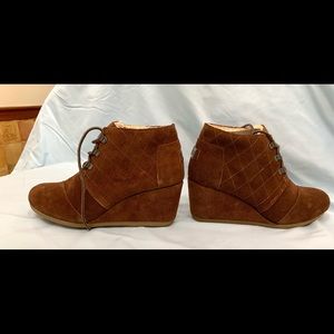 Tom’s Wedge Booties!